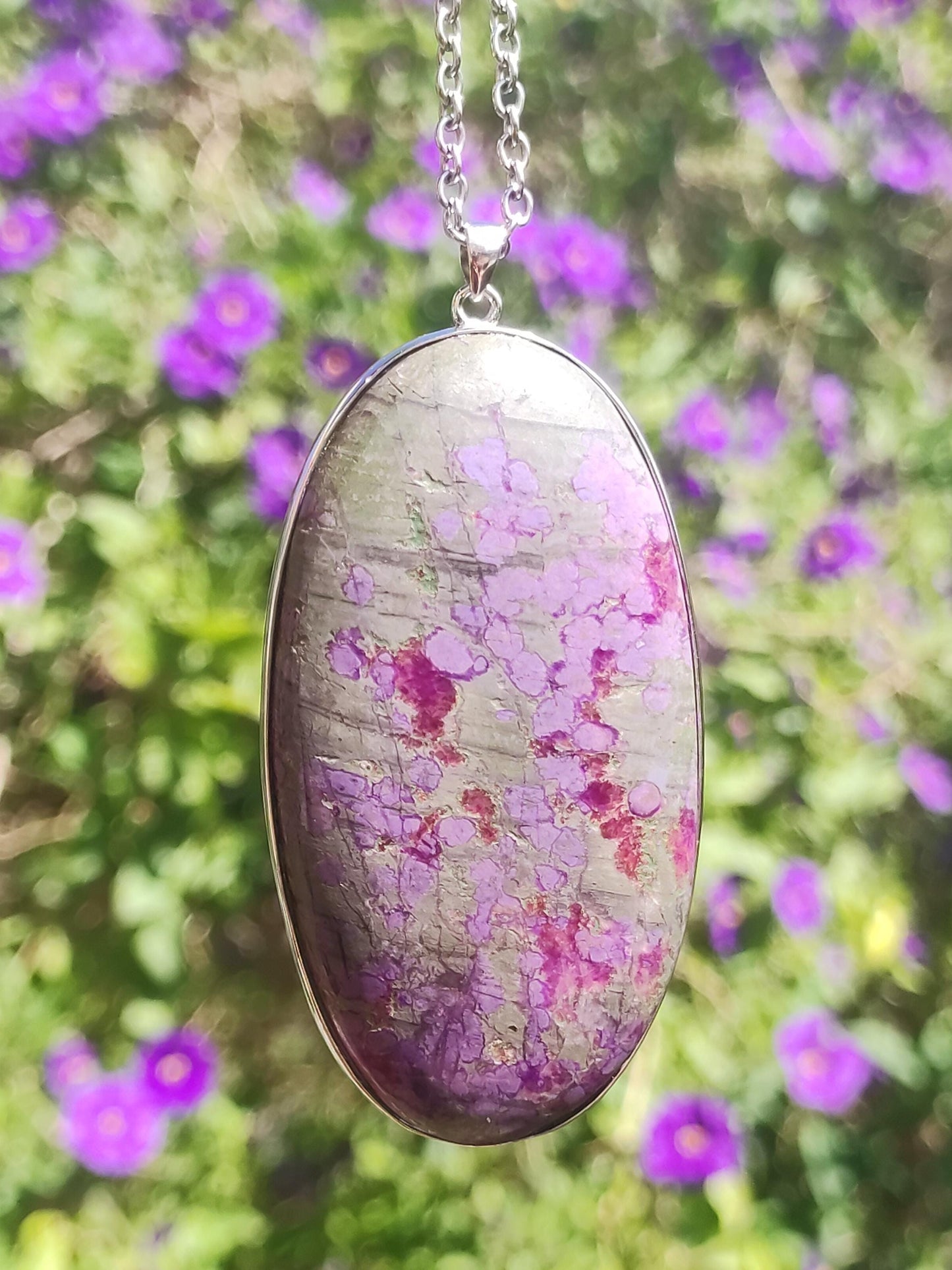 Collier XL en sugilite avec monture en argent 925, pierre précieuse lilas violet, pierre de guérison naturelle, rareté énergétique, homme/femme, cadeau élégant