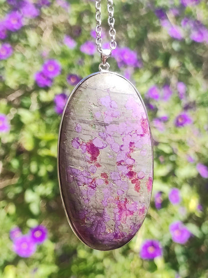 Collier XL en sugilite avec monture en argent 925, pierre précieuse lilas violet, pierre de guérison naturelle, rareté énergétique, homme/femme, cadeau élégant