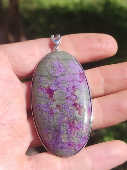 Collier XL en sugilite avec monture en argent 925, pierre précieuse lilas violet, pierre de guérison naturelle, rareté énergétique, homme/femme, cadeau élégant