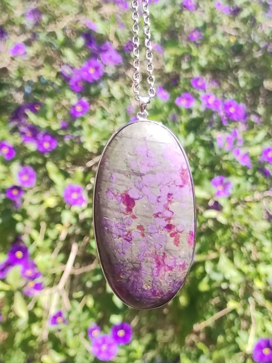 Collier XL en sugilite avec monture en argent 925, pierre précieuse lilas violet, pierre de guérison naturelle, rareté énergétique, homme/femme, cadeau élégant