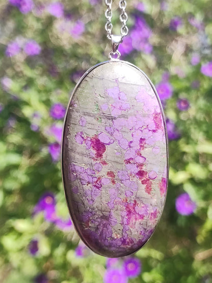 Collier XL en sugilite avec monture en argent 925, pierre précieuse lilas violet, pierre de guérison naturelle, rareté énergétique, homme/femme, cadeau élégant