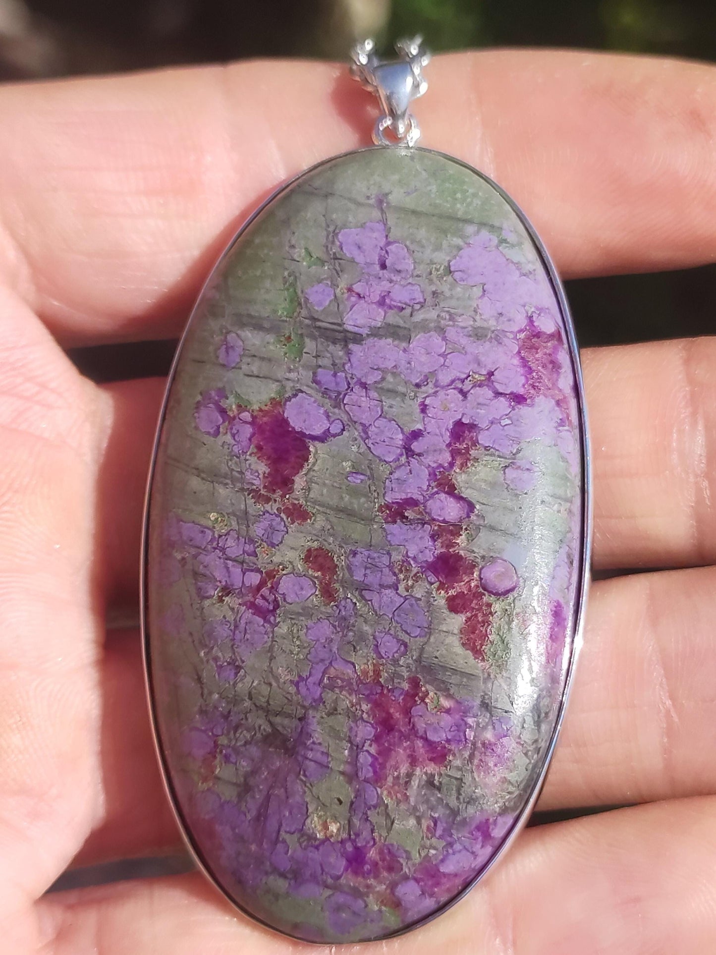 Collier XL en sugilite avec monture en argent 925, pierre précieuse lilas violet, pierre de guérison naturelle, rareté énergétique, homme/femme, cadeau élégant