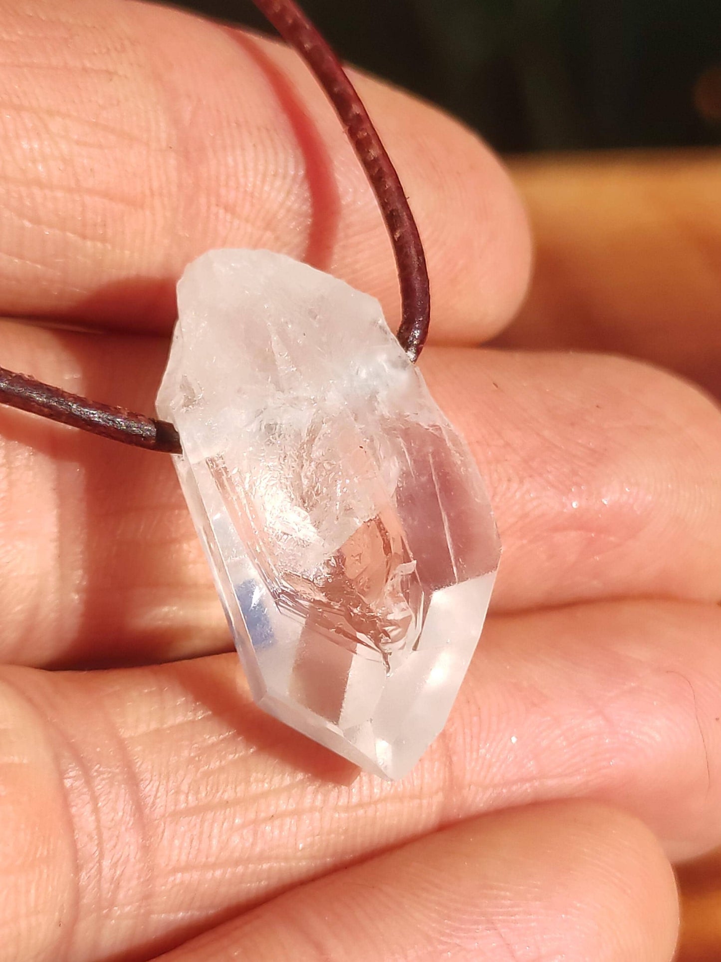 Pointe A de cristal de roche / quartz clair - Collier en pierre précieuse naturelle transparente, protectrice et guérissante. Cadeau pour homme, femme, ami(e), chakra porte-bonheur.