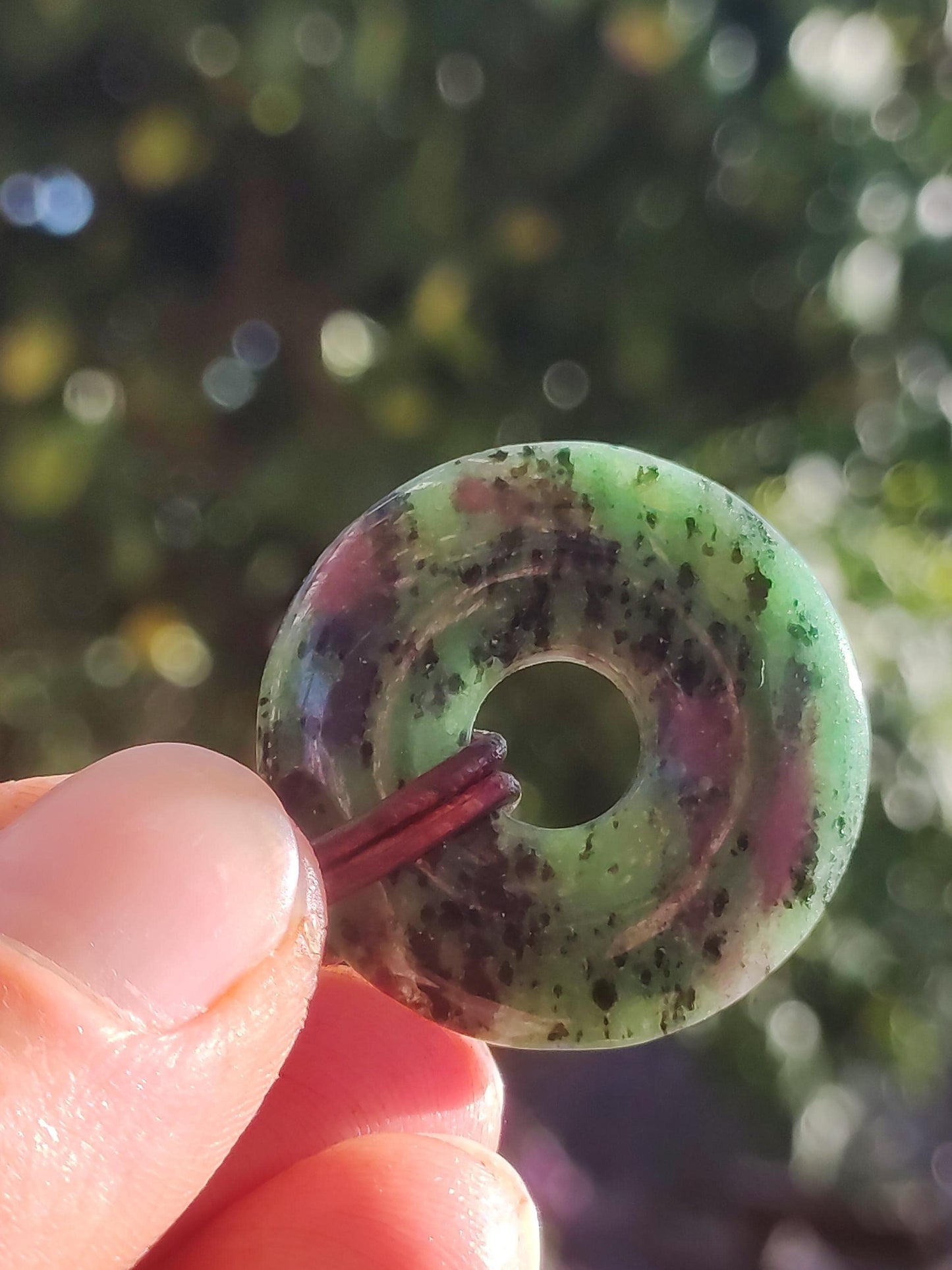 Rubis en Zoisite ~ Donut Collier de pierres précieuses Rouge Vert Pierre de guérison naturelle Homme Femme Bonne chance Protection HIPPIE GOA Boho Tibet Ethnique Rareté Cadeau Lui Elle