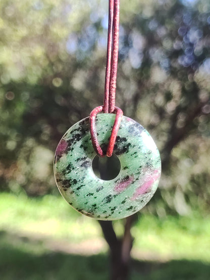 Rubis en Zoisite ~ Donut Collier de pierres précieuses Rouge Vert Pierre de guérison naturelle Homme Femme Bonne chance Protection HIPPIE GOA Boho Tibet Ethnique Rareté Cadeau Lui Elle
