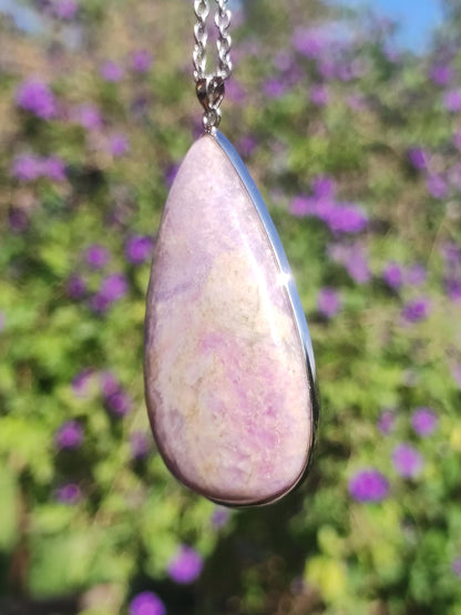 Collier XL en sugilite avec monture en argent 925, pierre précieuse lilas violet, pierre de guérison naturelle, rareté énergétique, homme/femme, cadeau élégant