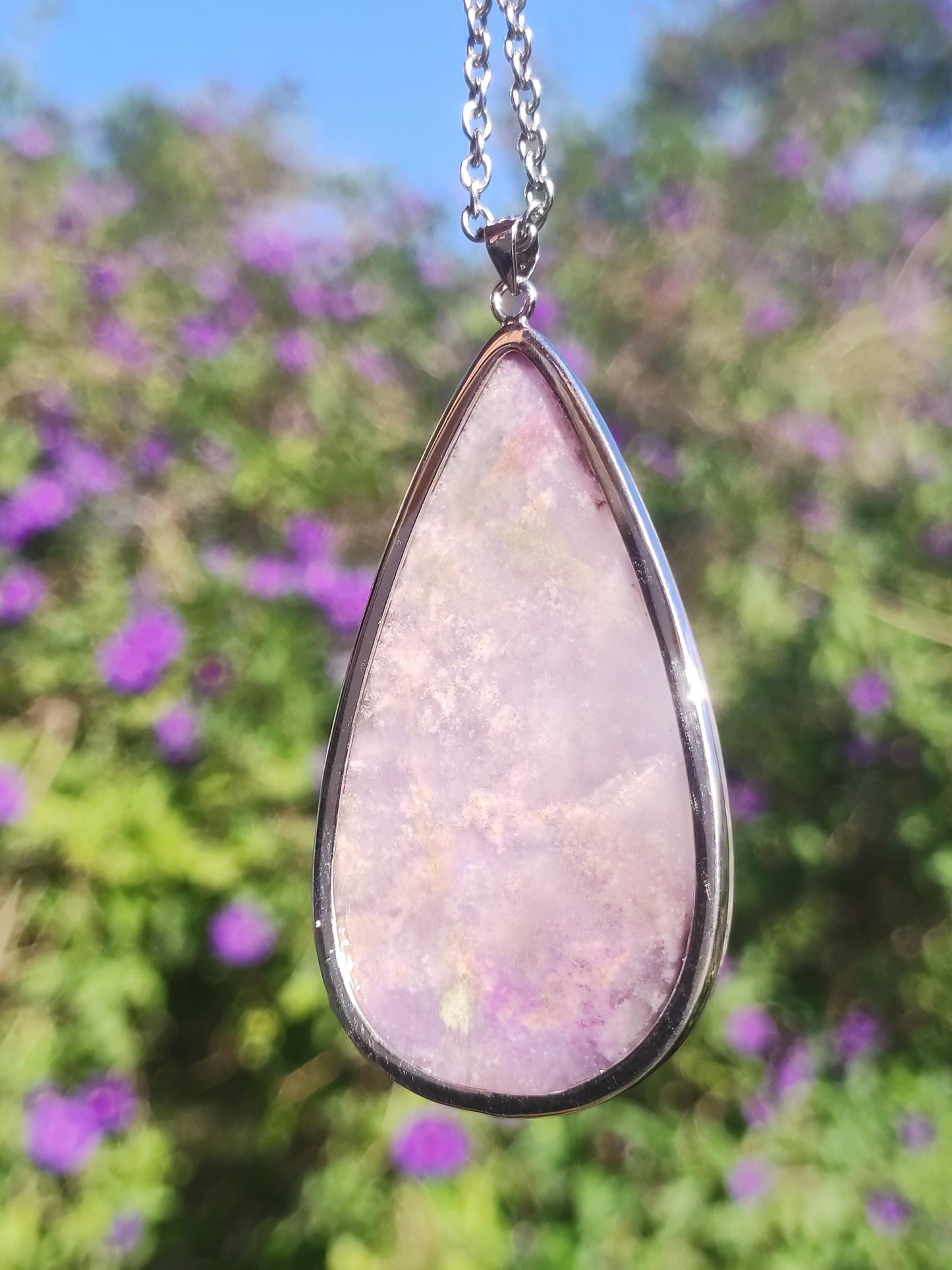 Collier XL en sugilite avec monture en argent 925, pierre précieuse lilas violet, pierre de guérison naturelle, rareté énergétique, homme/femme, cadeau élégant