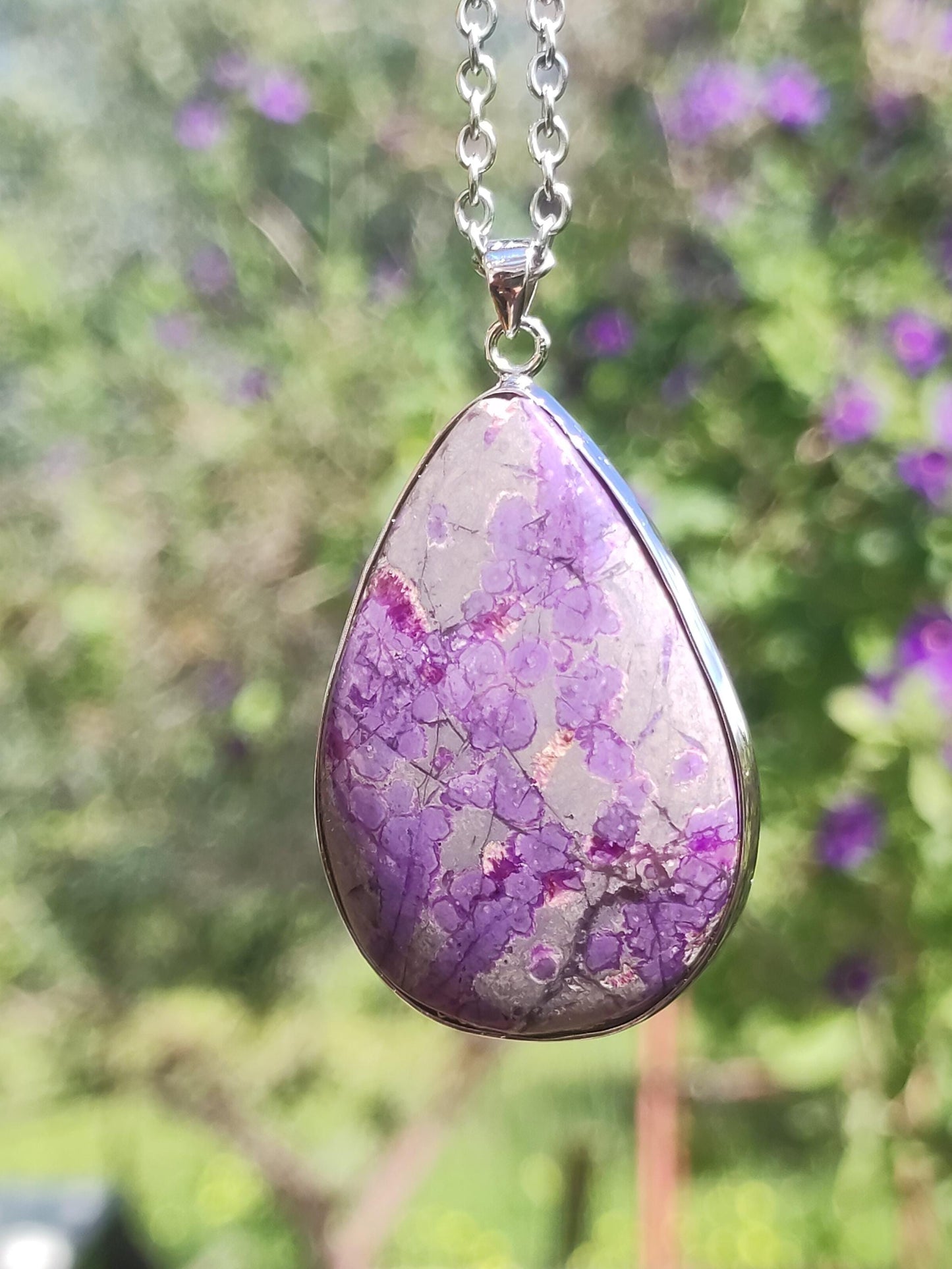 Sugilite / Sugilite avec monture en argent 925 collier de pierres précieuses violettes pierre de guérison naturelle énergie rareté homme femme lui son cadeau noble de haute qualité