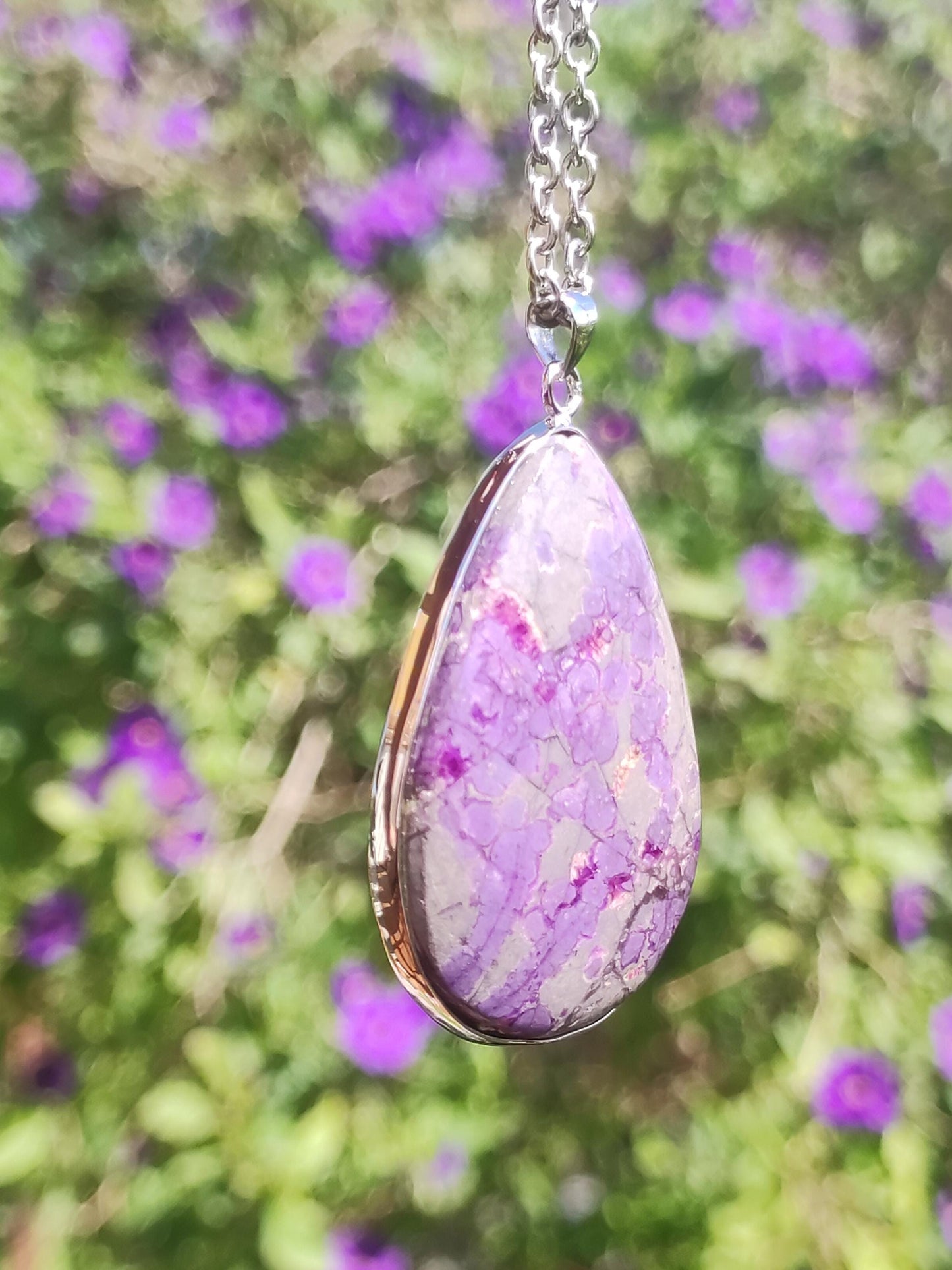 Sugilite / Sugilite avec monture en argent 925 collier de pierres précieuses violettes pierre de guérison naturelle énergie rareté homme femme lui son cadeau noble de haute qualité