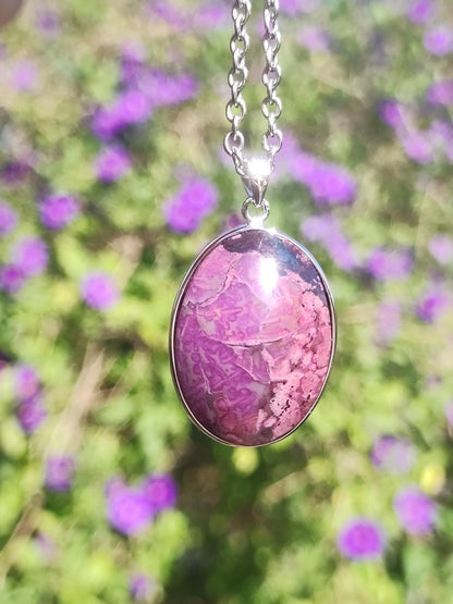 Sugilite / Sugilite avec monture en argent 925 collier de pierres précieuses violettes pierre de guérison naturelle énergie rareté homme femme lui son cadeau noble de haute qualité