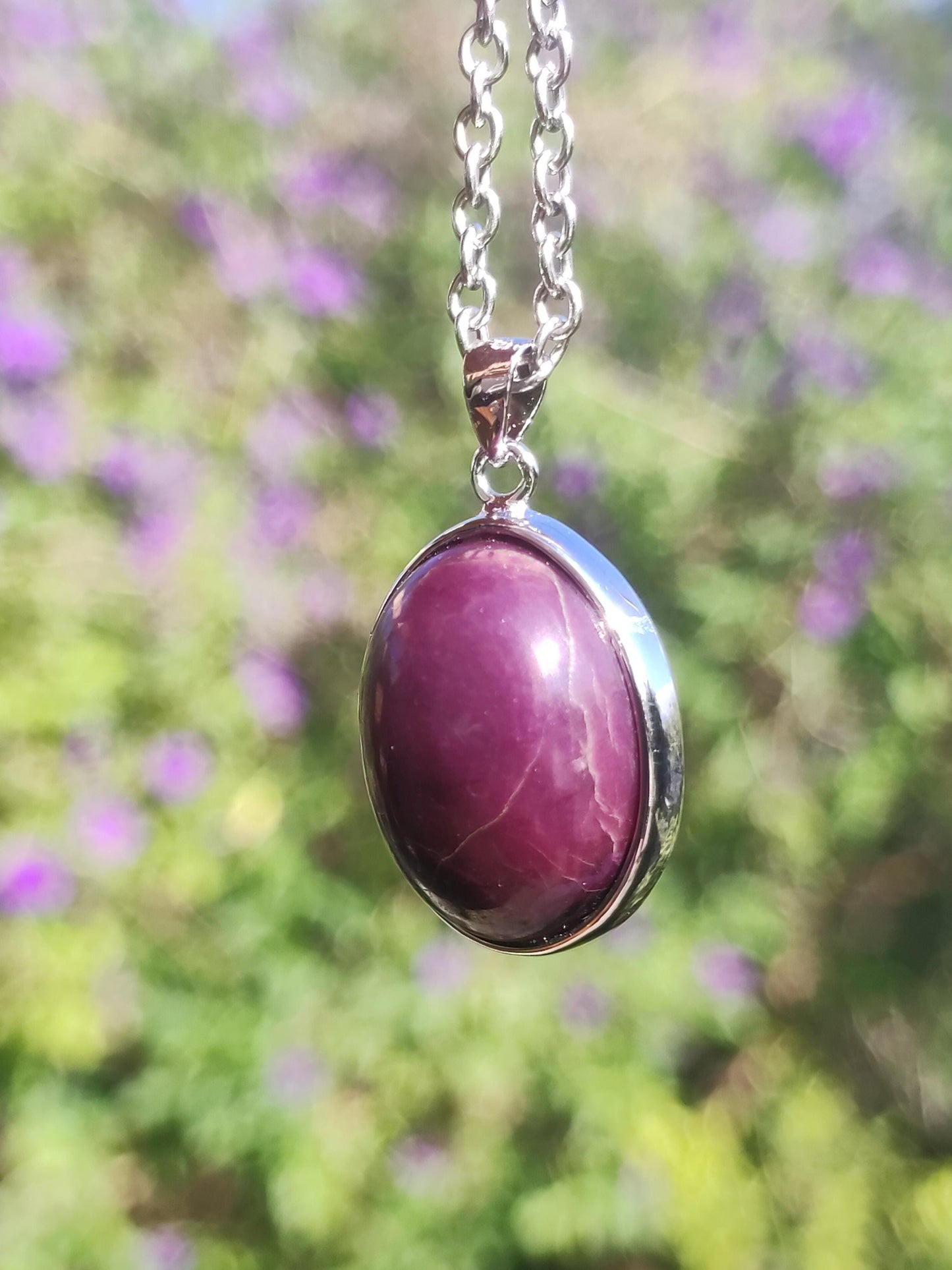 Sugilite / Sugilite avec monture en argent 925 collier de pierres précieuses violettes pierre de guérison naturelle énergie rareté homme femme lui son cadeau noble de haute qualité