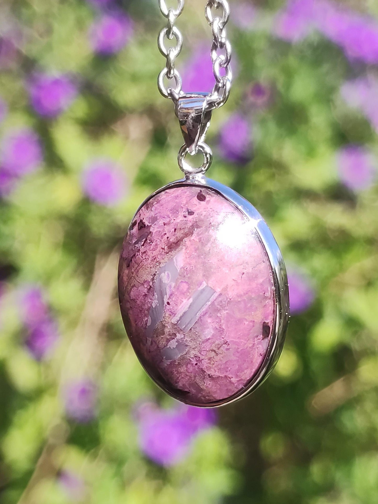 Sugilite / Sugilite avec monture en argent 925 collier de pierres précieuses violettes pierre de guérison naturelle énergie rareté homme femme lui son cadeau noble de haute qualité