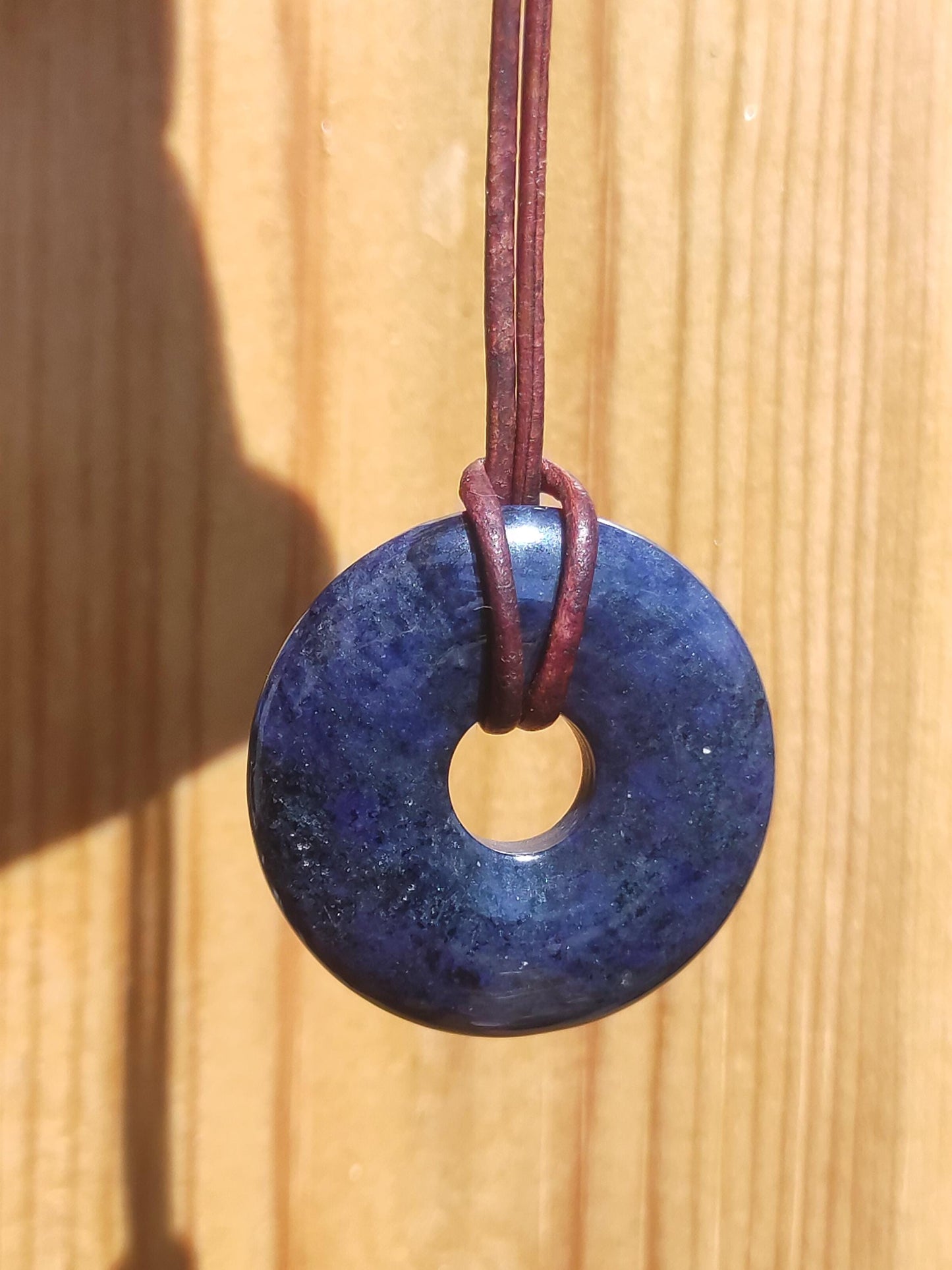 Dumortiérite A 30mm - collier donut pierre précieuse bleu homme femme père mère ami pierre de guérison chance bijoux hippie nature rareté cadeau unique