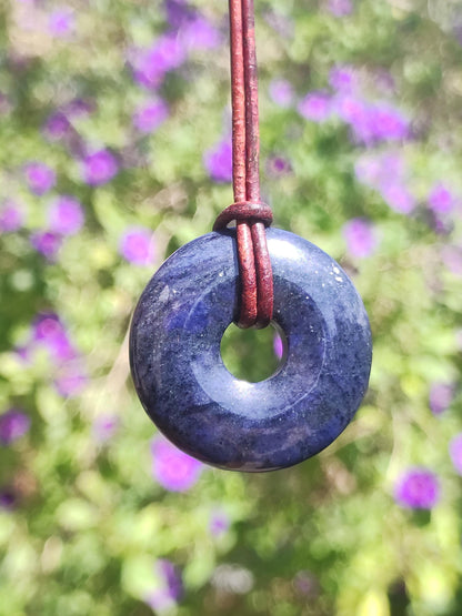 Dumortiérite A 30mm - collier donut pierre précieuse bleu homme femme père mère ami pierre de guérison chance bijoux hippie nature rareté cadeau unique