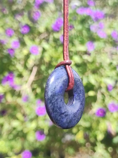 Dumortiérite A 30mm - collier donut pierre précieuse bleu homme femme père mère ami pierre de guérison chance bijoux hippie nature rareté cadeau unique