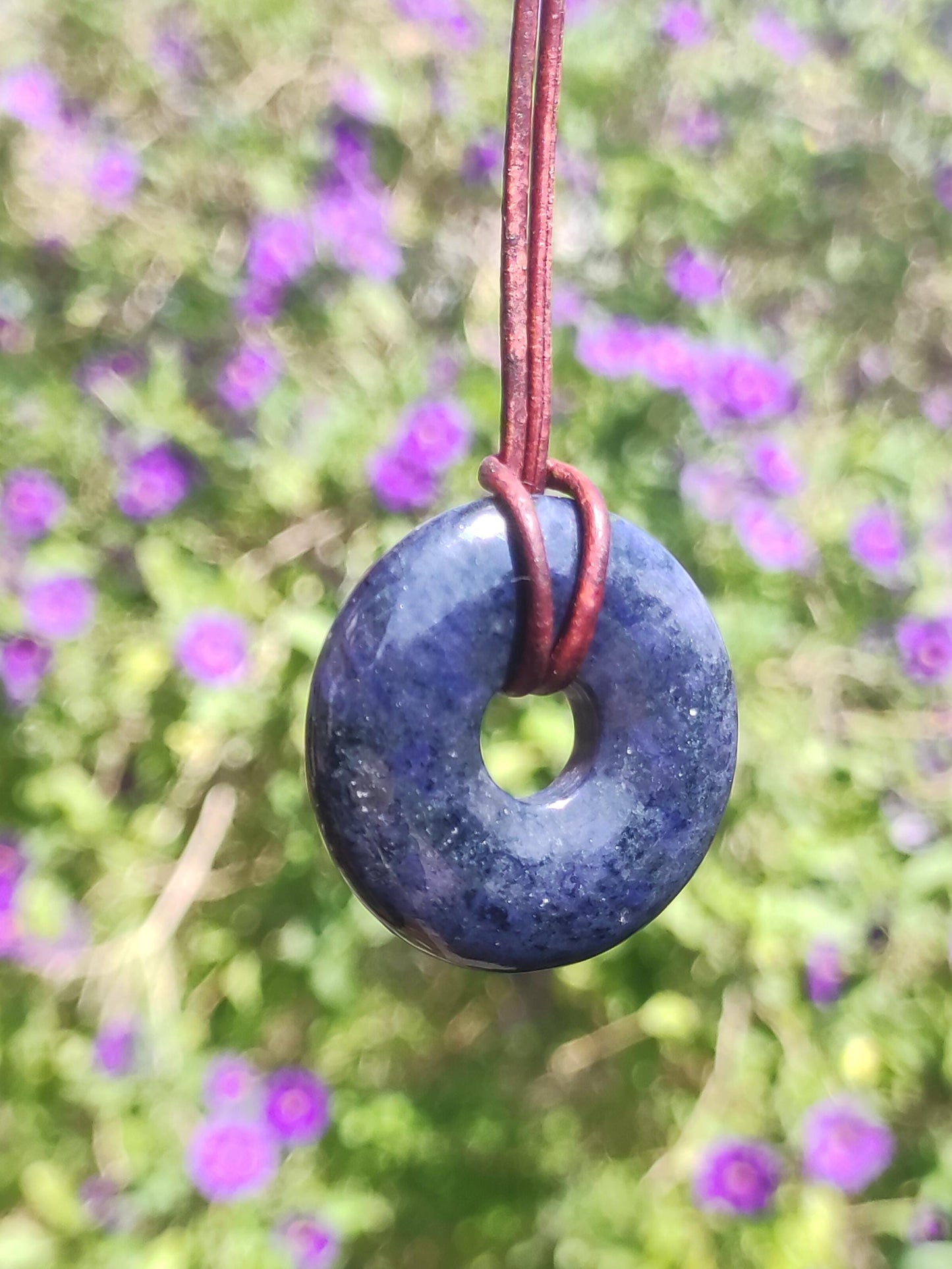 Dumortiérite A 30mm - collier donut pierre précieuse bleu homme femme père mère ami pierre de guérison chance bijoux hippie nature rareté cadeau unique