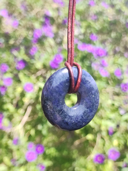 Dumortiérite A 30mm - collier donut pierre précieuse bleu homme femme père mère ami pierre de guérison chance bijoux hippie nature rareté cadeau unique