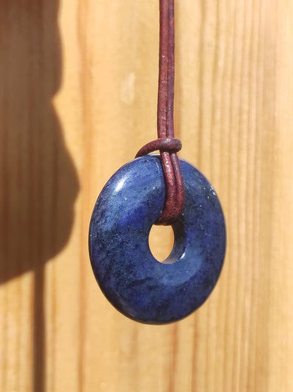 Dumortiérite A 30mm - collier donut pierre précieuse bleu homme femme père mère ami pierre de guérison chance bijoux hippie nature rareté cadeau unique