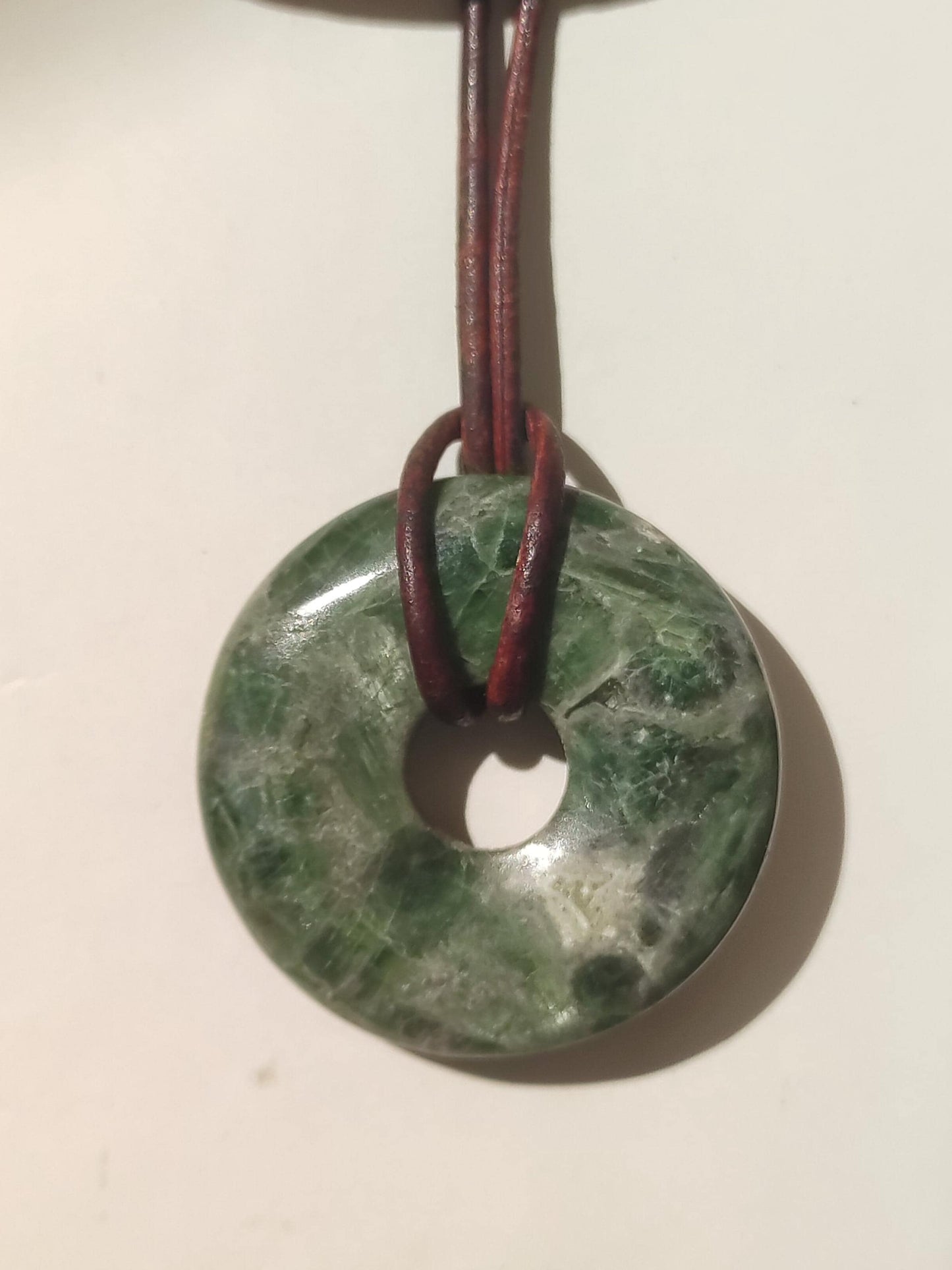Diopside ~ Collier de pierres précieuses vert HIPPIE GOA Boho ethnique pierre de guérison naturelle rareté cristaux bijoux pendentif pierre naturelle beignet cadeau magique