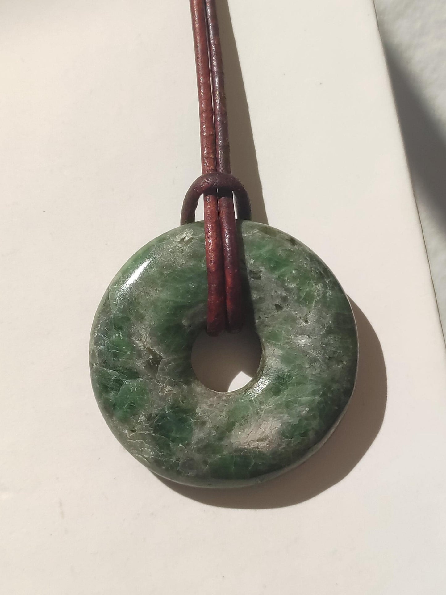 Diopside ~ Collier de pierres précieuses vert HIPPIE GOA Boho ethnique pierre de guérison naturelle rareté cristaux bijoux pendentif pierre naturelle beignet cadeau magique
