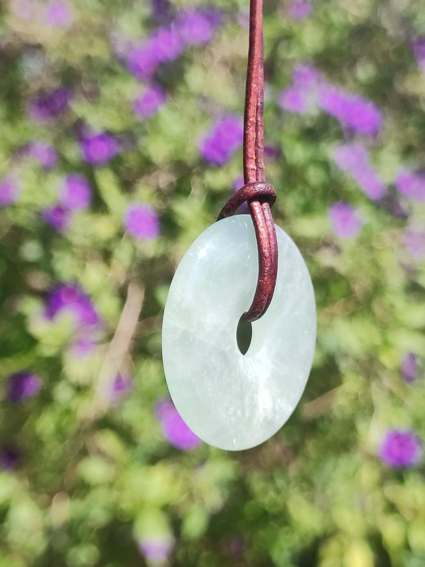 Aigue-marine ~ Collier de beignet de pierres précieuses Bleu Rareté Pierre de guérison naturelle Pendentif en cristal Homme Femme Enfant Lui Son frère Soeur Cadeau Qualité