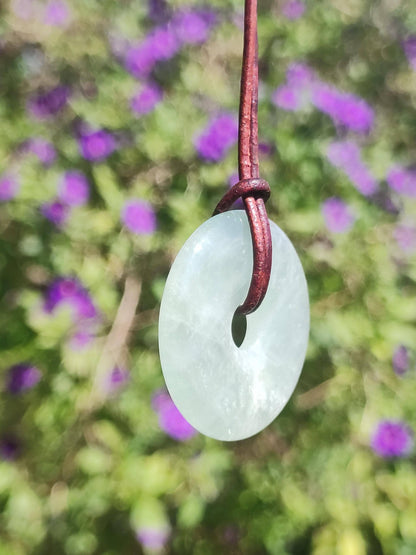 Aigue-marine ~ Collier de beignet de pierres précieuses Bleu Rareté Pierre de guérison naturelle Pendentif en cristal Homme Femme Enfant Lui Son frère Soeur Cadeau Qualité