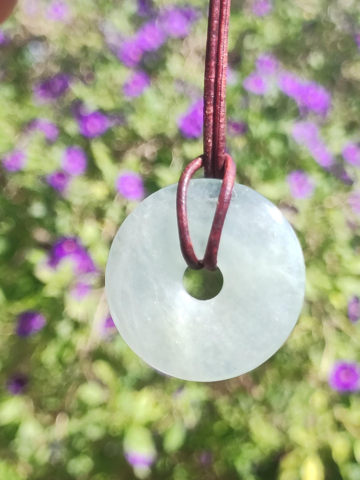 Aigue-marine ~ Collier de beignet de pierres précieuses Bleu Rareté Pierre de guérison naturelle Pendentif en cristal Homme Femme Enfant Lui Son frère Soeur Cadeau Qualité
