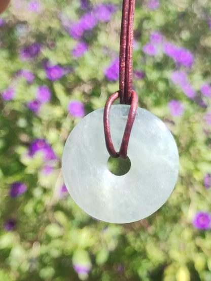 Aigue-marine ~ Collier de beignet de pierres précieuses Bleu Rareté Pierre de guérison naturelle Pendentif en cristal Homme Femme Enfant Lui Son frère Soeur Cadeau Qualité