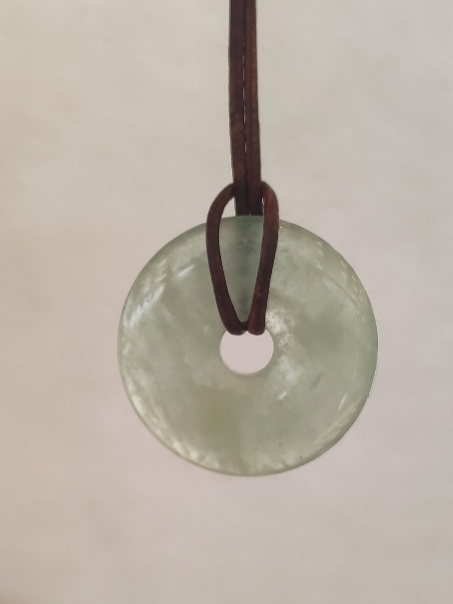 Aigue-marine ~ Collier de beignet de pierres précieuses Bleu Rareté Pierre de guérison naturelle Pendentif en cristal Homme Femme Enfant Lui Son frère Soeur Cadeau Qualité