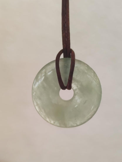 Aigue-marine ~ Collier de beignet de pierres précieuses Bleu Rareté Pierre de guérison naturelle Pendentif en cristal Homme Femme Enfant Lui Son frère Soeur Cadeau Qualité