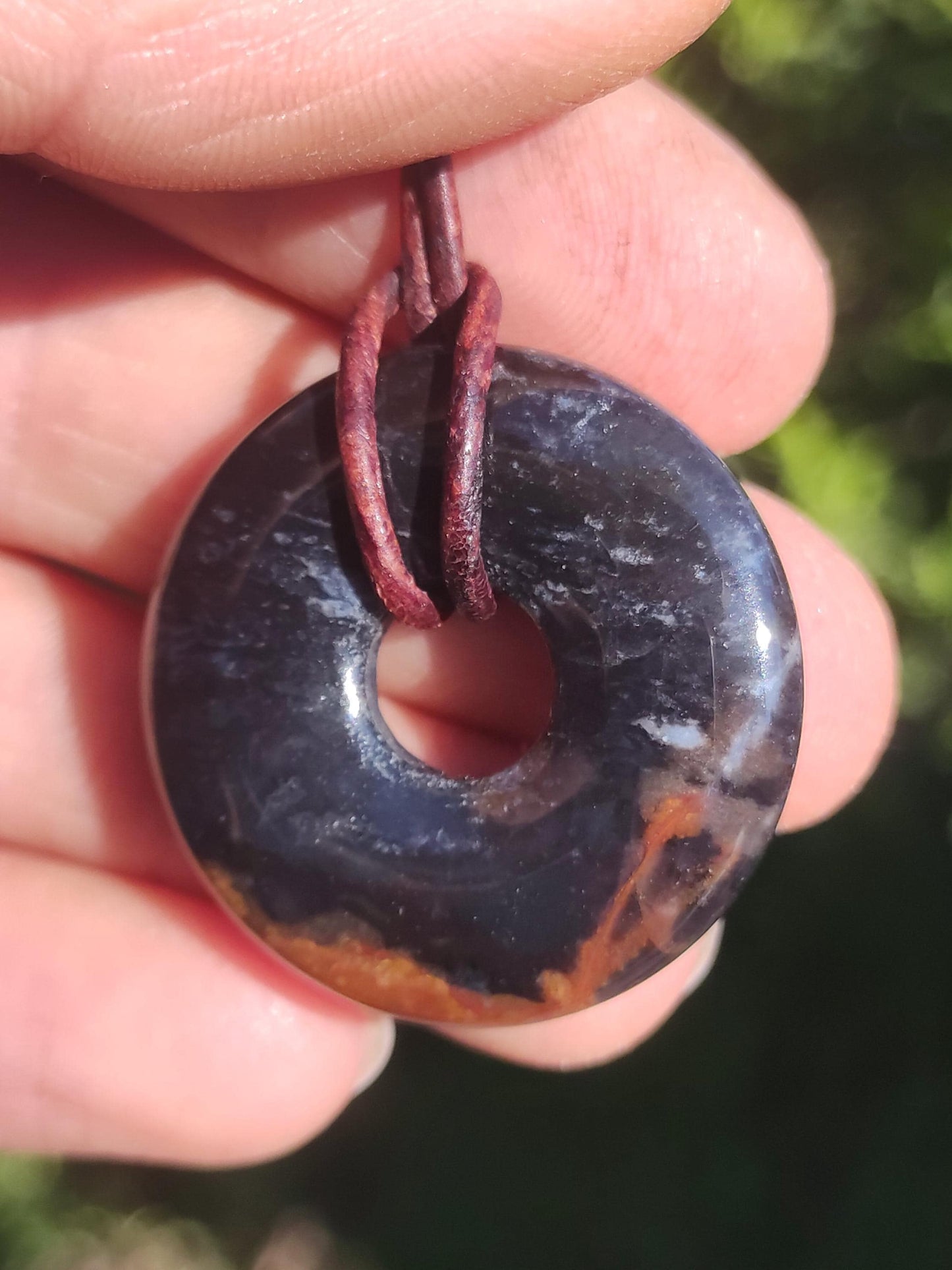 Collier donut en agate noire 30 mm - pierre précieuse homme femme père mère fille ami pierre de guérison bijoux porte-bonheur hippie nature rareté cadeau