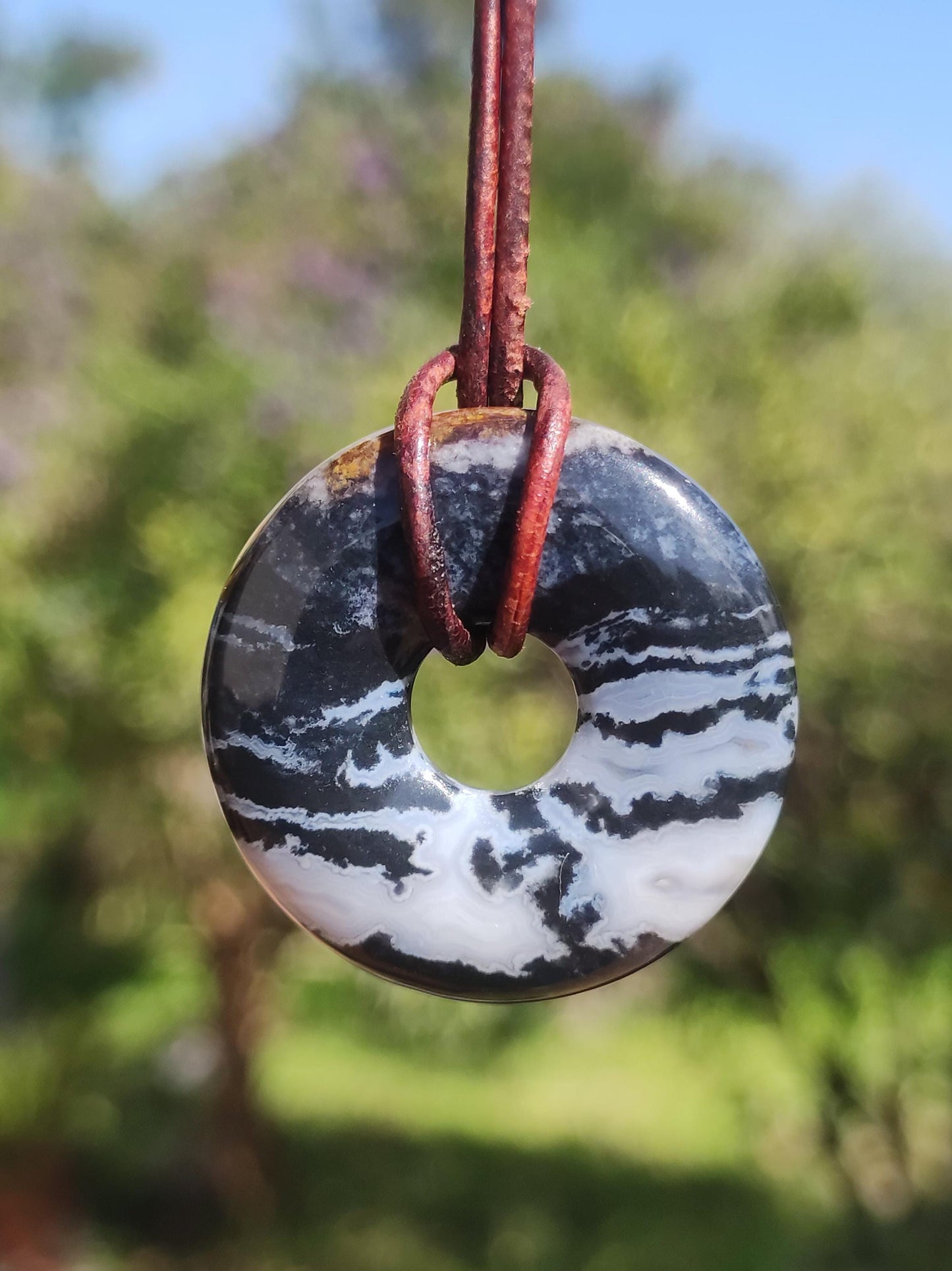 Collier donut en agate noire 30 mm - pierre précieuse homme femme père mère fille ami pierre de guérison bijoux porte-bonheur hippie nature rareté cadeau
