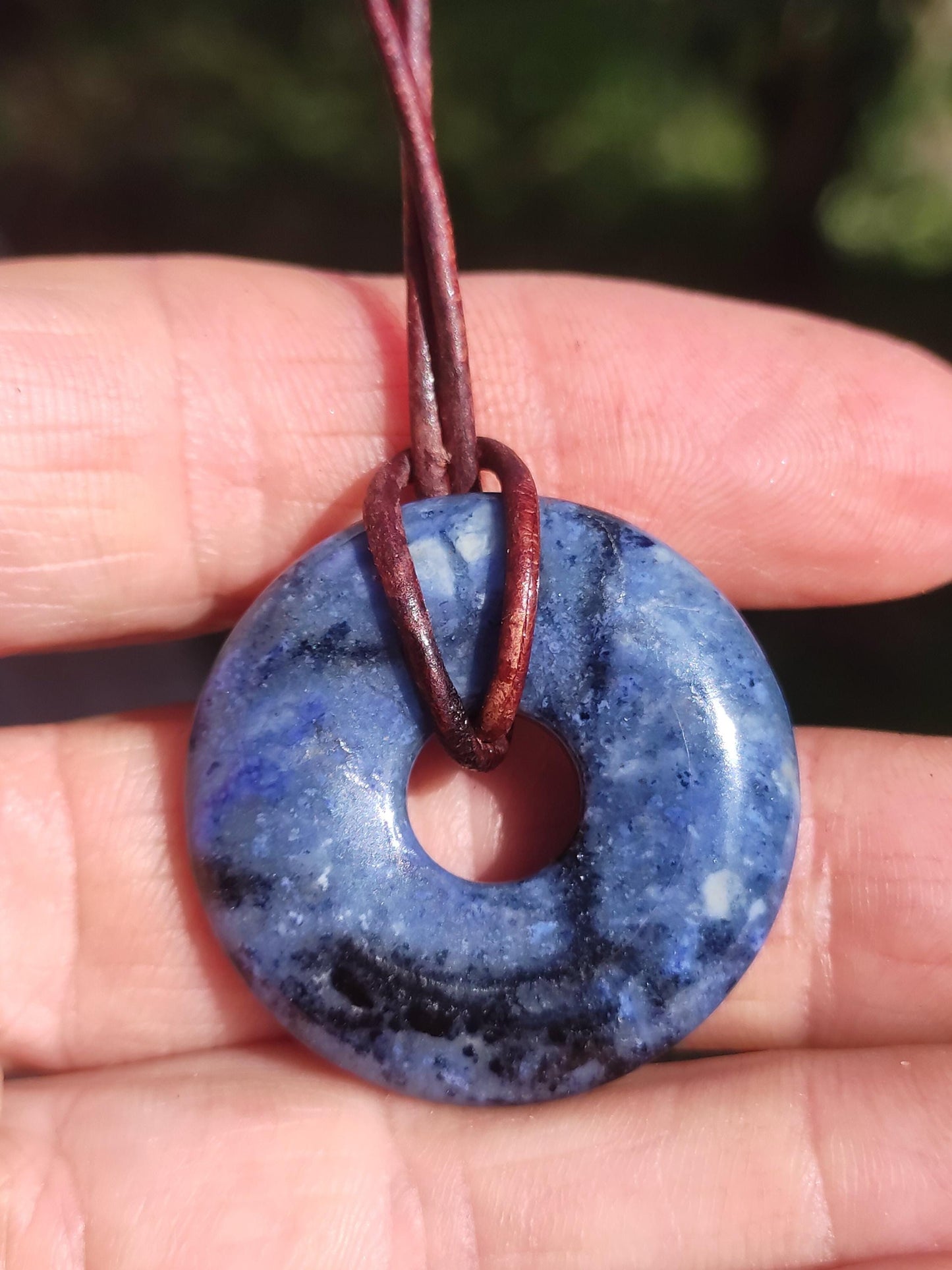 Dumortiérite A 30mm - collier donut pierre précieuse bleu homme femme père mère ami pierre de guérison chance bijoux hippie nature rareté cadeau unique