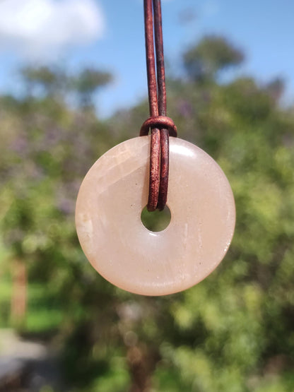 Pierre de Lune A rouge - Collier de pierres précieuses Donut HIPPIE GOA Boho Ethnique Naturel Donut Protection Symbole Guérison Pierre Collecteur Unique Homme Femme He She Cadeau