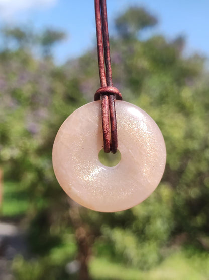 Pierre de Lune A rouge - Collier de pierres précieuses Donut HIPPIE GOA Boho Ethnique Naturel Donut Protection Symbole Guérison Pierre Collecteur Unique Homme Femme He She Cadeau