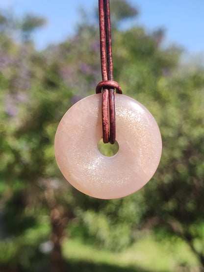 Pierre de Lune A rouge - Collier de pierres précieuses Donut HIPPIE GOA Boho Ethnique Naturel Donut Protection Symbole Guérison Pierre Collecteur Unique Homme Femme He She Cadeau
