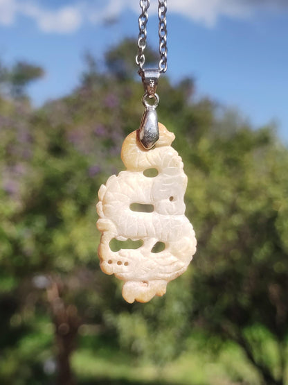 Birmanie Jade Un dragon de qualité *Rarité* Collier de pierres précieuses HIPPIE Boho Ethnique Pierre de guérison naturelle Rareté Bijoux en cristal Pendentif Nature Power Stone
