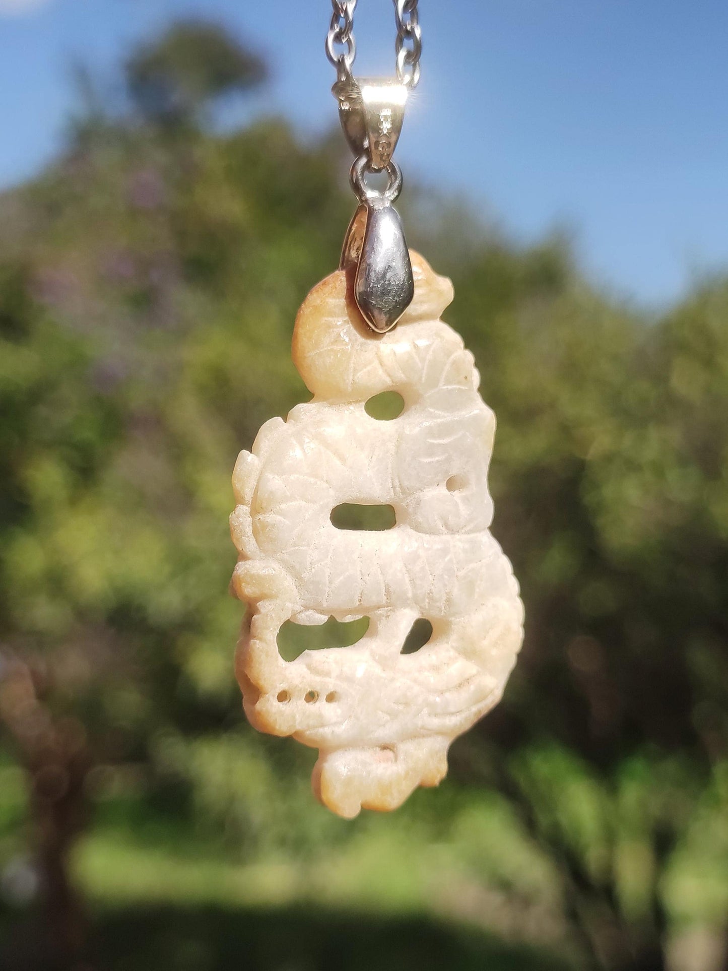 Birmanie Jade Un dragon de qualité *Rarité* Collier de pierres précieuses HIPPIE Boho Ethnique Pierre de guérison naturelle Rareté Bijoux en cristal Pendentif Nature Power Stone