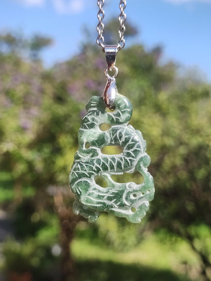 Birmanie Jade Un dragon de qualité *Rarité* Collier de pierres précieuses HIPPIE Boho Ethnique Pierre de guérison naturelle Rareté Bijoux en cristal Pendentif Nature Power Stone