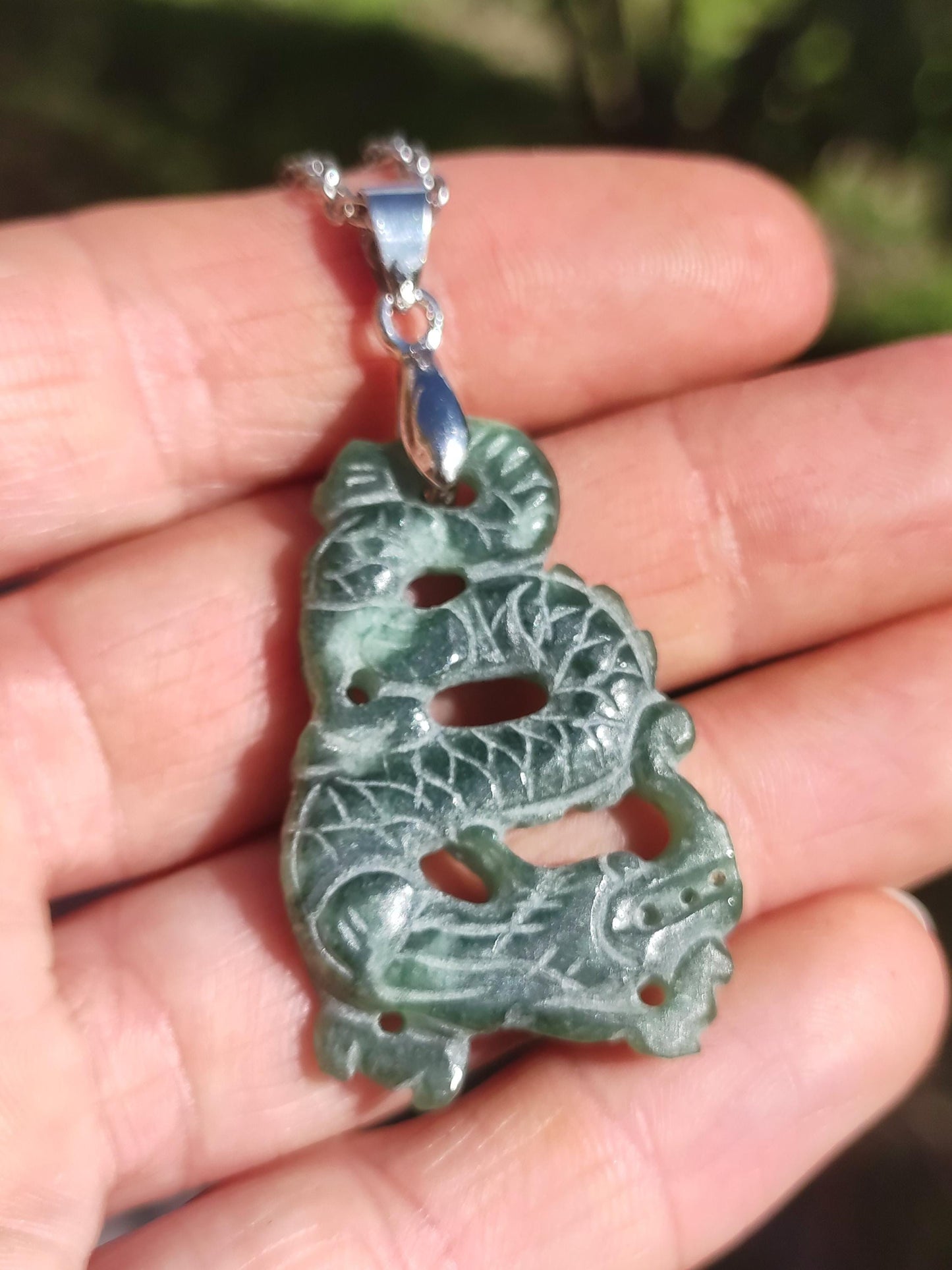 Birmanie Jade Un dragon de qualité *Rarité* Collier de pierres précieuses HIPPIE Boho Ethnique Pierre de guérison naturelle Rareté Bijoux en cristal Pendentif Nature Power Stone