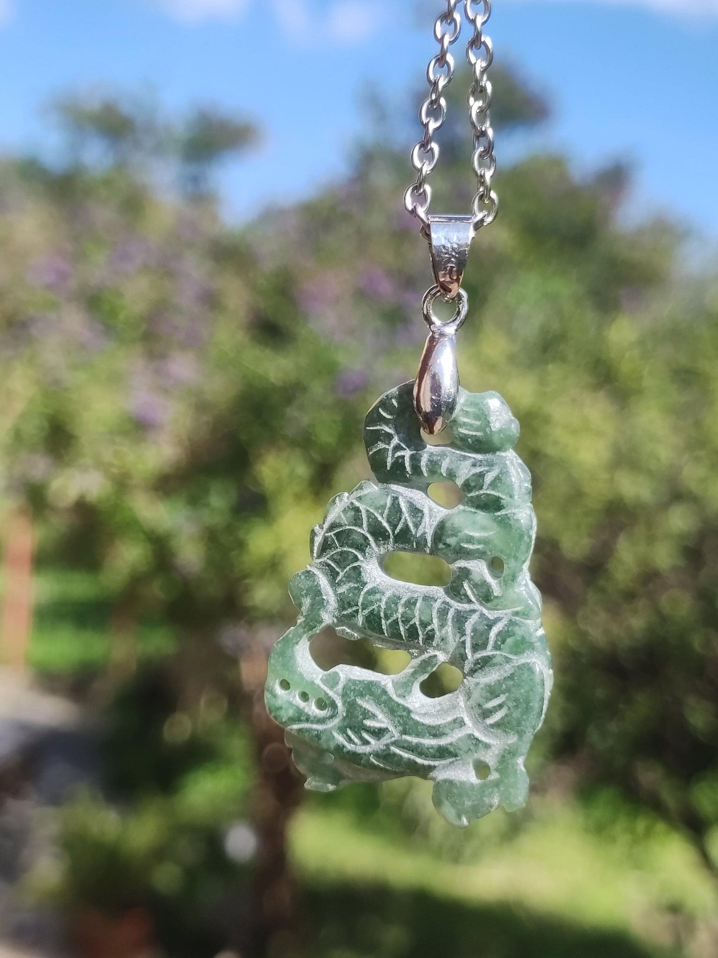 Birmanie Jade Un dragon de qualité *Rarité* Collier de pierres précieuses HIPPIE Boho Ethnique Pierre de guérison naturelle Rareté Bijoux en cristal Pendentif Nature Power Stone