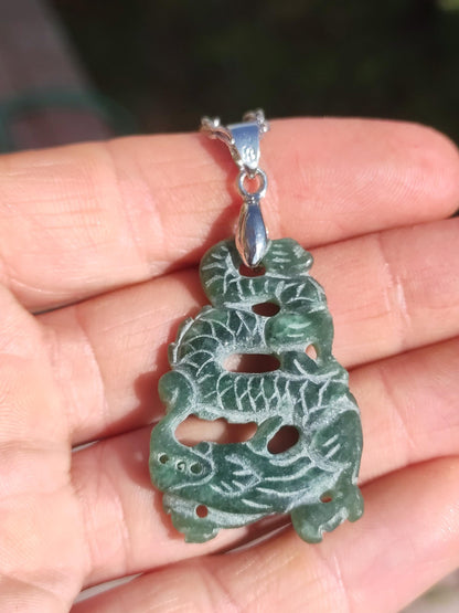 Birmanie Jade Un dragon de qualité *Rarité* Collier de pierres précieuses HIPPIE Boho Ethnique Pierre de guérison naturelle Rareté Bijoux en cristal Pendentif Nature Power Stone