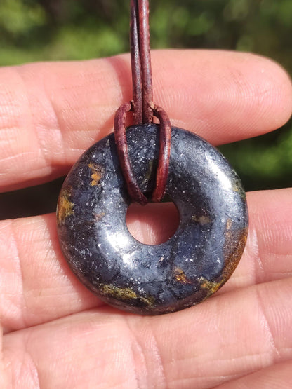 Pietersite Hématite bleue - Collier Donut Pierre précieuse Rareté Symbole de protection Pierre de guérison Cristal HIPPIE Boho Tibet Homme Femme Cadeau Lui Elle