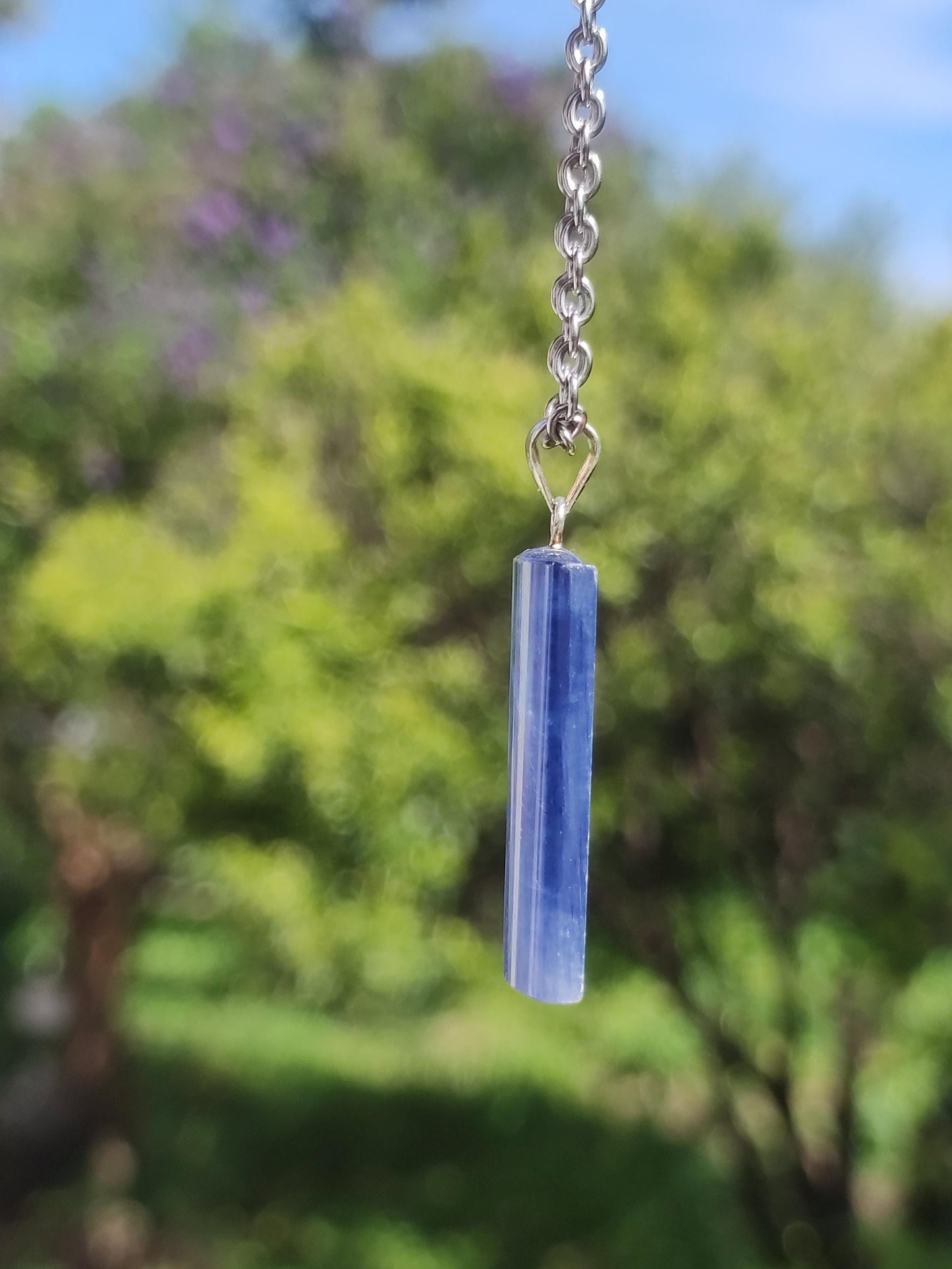 Cyanite / Disthene A Collier de pierres précieuses en argent 925 Pierre de guérison naturelle Cristal Bleu Rareté Pendentif Homme Femme He She Cadeau Magnifiquement élégant