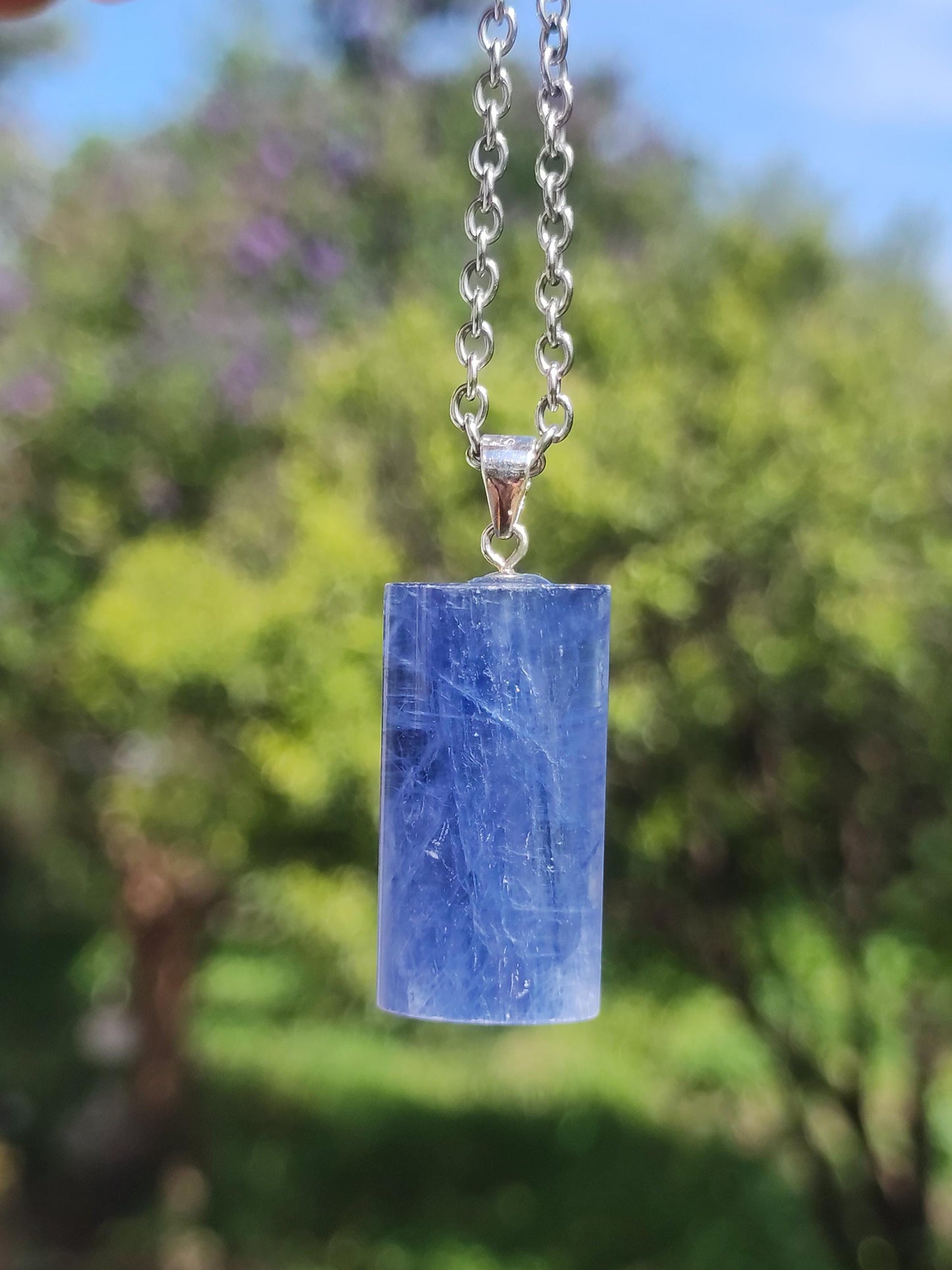 Cyanite / Disthene A Collier de pierres précieuses en argent 925 Pierre de guérison naturelle Cristal Bleu Rareté Pendentif Homme Femme He She Cadeau Magnifiquement élégant