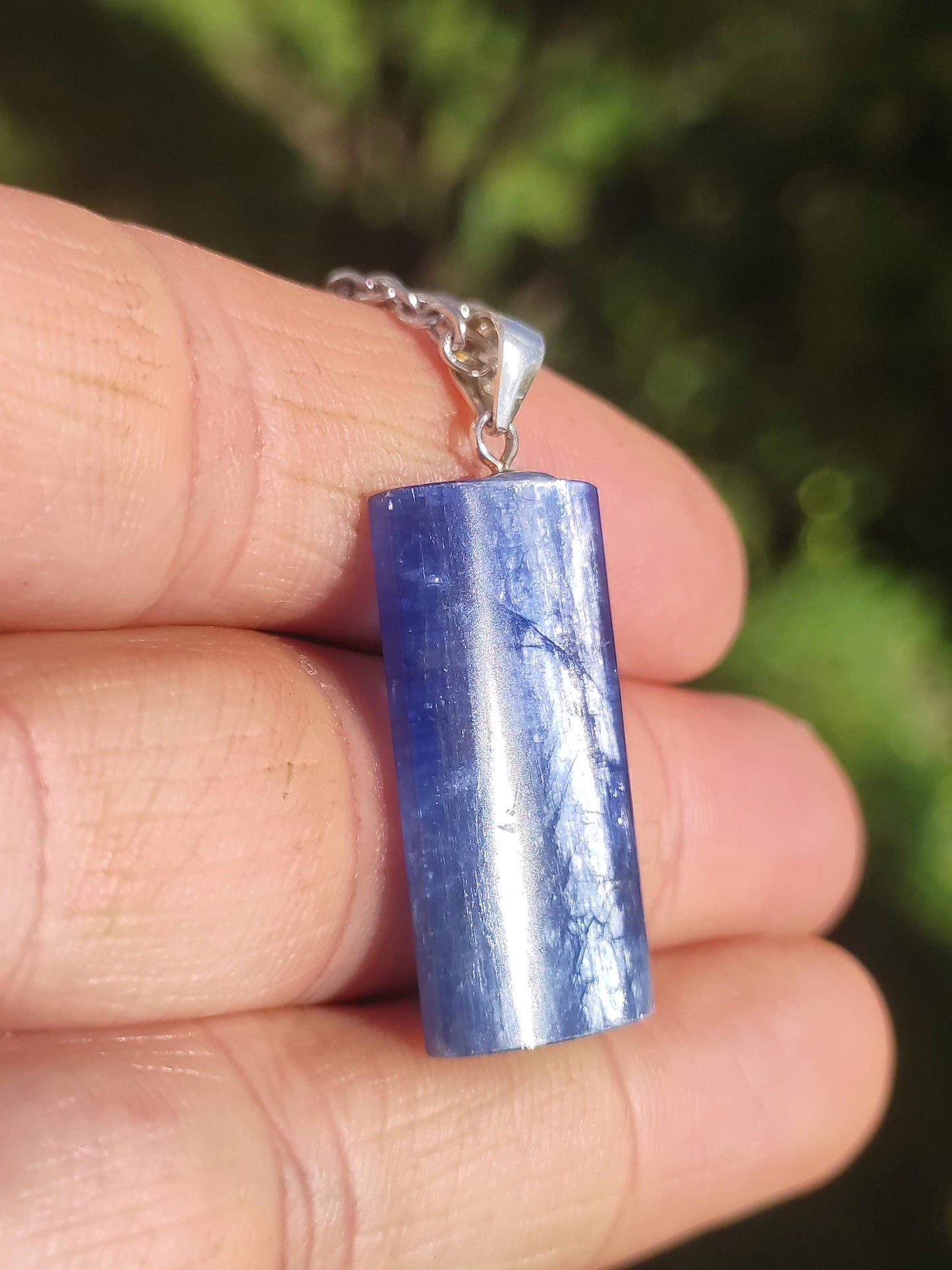 Cyanite / Disthene A Collier de pierres précieuses en argent 925 Pierre de guérison naturelle Cristal Bleu Rareté Pendentif Homme Femme He She Cadeau Magnifiquement élégant