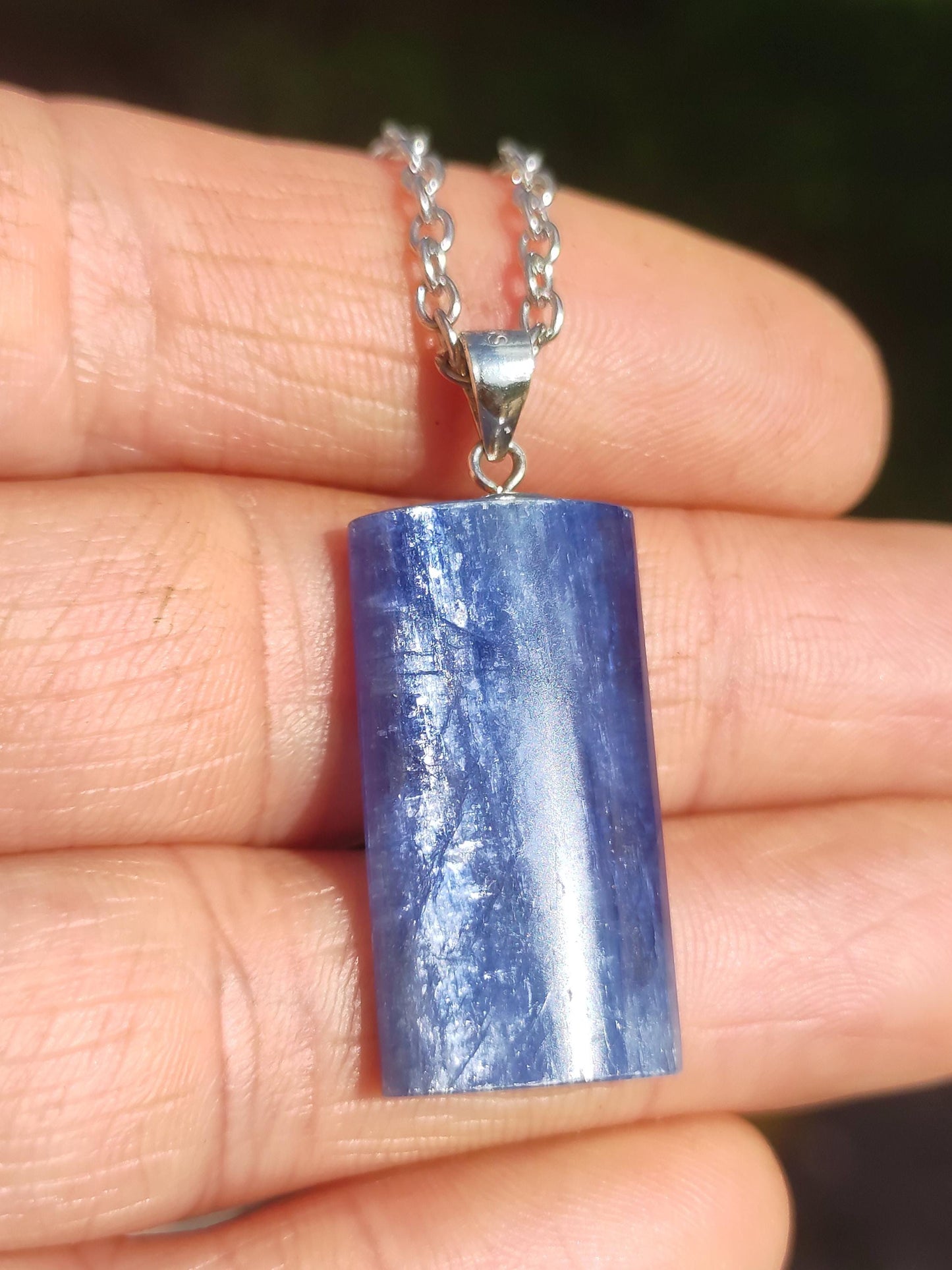 Cyanite / Disthene A Collier de pierres précieuses en argent 925 Pierre de guérison naturelle Cristal Bleu Rareté Pendentif Homme Femme He She Cadeau Magnifiquement élégant