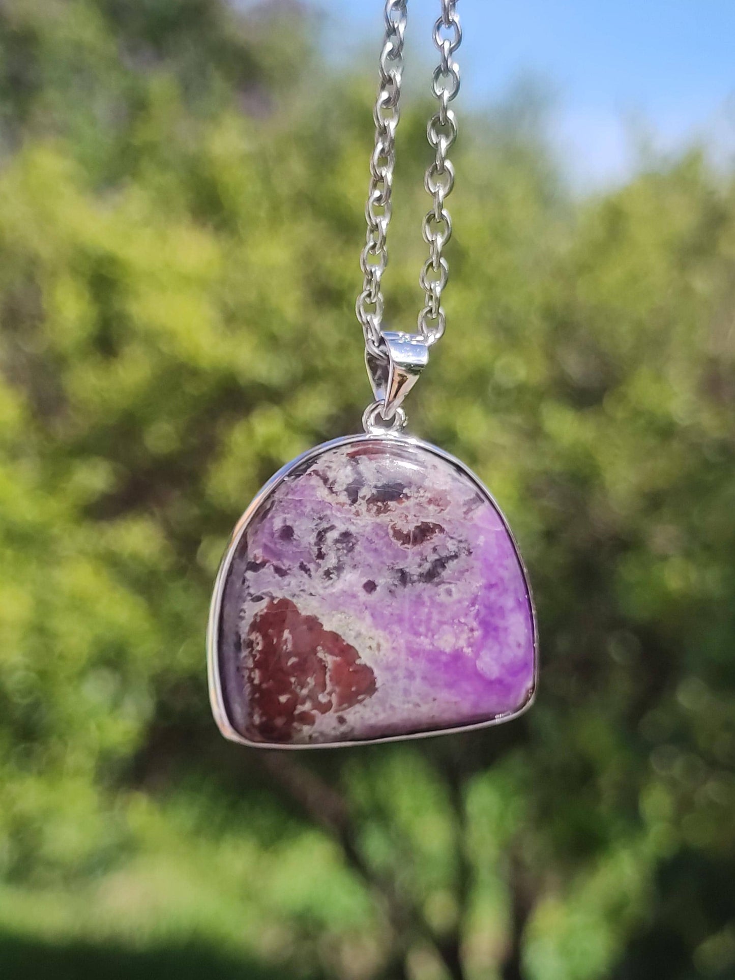 Sugilite / Sugilite avec monture en argent 925 collier de pierres précieuses violettes pierre de guérison naturelle énergie rareté homme femme lui son cadeau noble de haute qualité