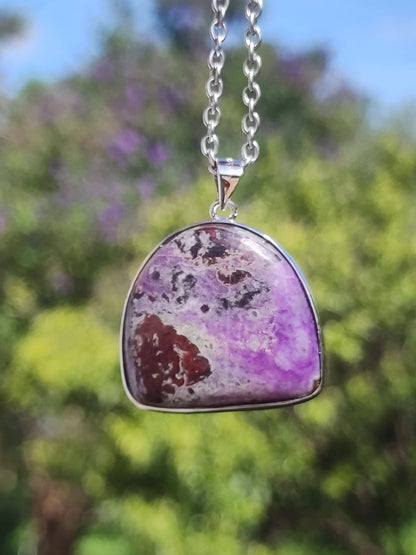 Sugilite / Sugilite avec monture en argent 925 collier de pierres précieuses violettes pierre de guérison naturelle énergie rareté homme femme lui son cadeau noble de haute qualité