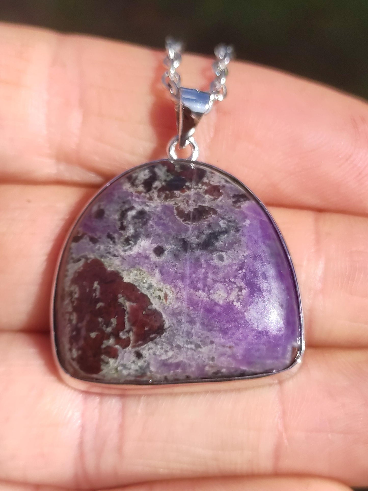 Sugilite / Sugilite avec monture en argent 925 collier de pierres précieuses violettes pierre de guérison naturelle énergie rareté homme femme lui son cadeau noble de haute qualité
